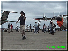 �q�R�[�L�}�j�A�I�����i���j The formal wear for aircraft enthusiasts (LOL)