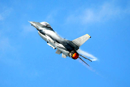 F-16 機動飛行01